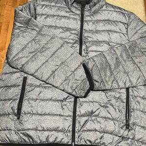 Swiss tech Men's Gray Puffer Jacket size large or xl in great condition